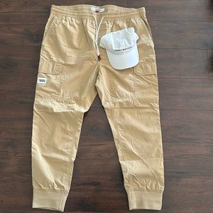 Tommy Hilfiger Cargo Joggers Size 2XL & Tommy Strap Hat